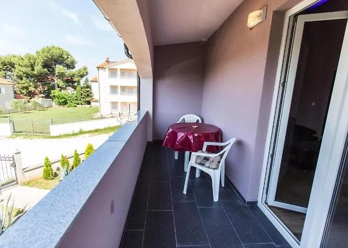 Apartament With Parking Space - 25220 *